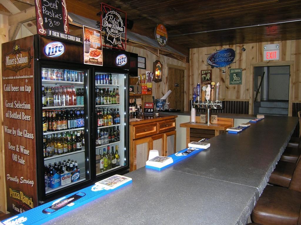 Motel Deadwood Station Bunkhouse And Gambling Hall Exterior foto